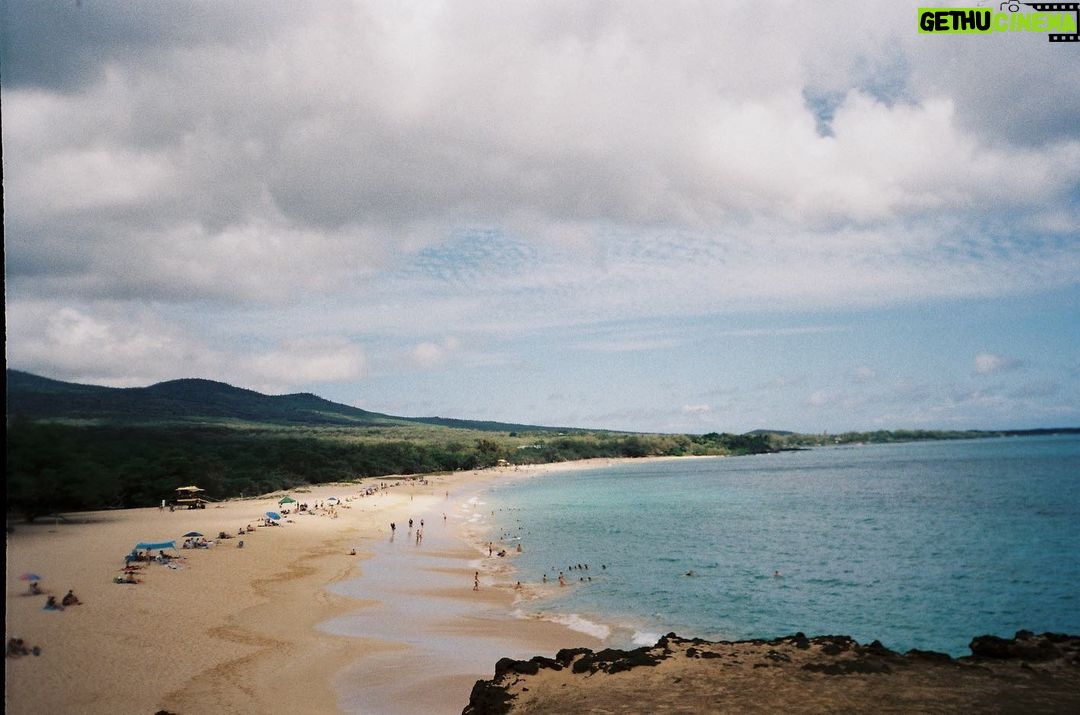 Lili Reinhart Instagram - A little stillness. Maui, Hawaii