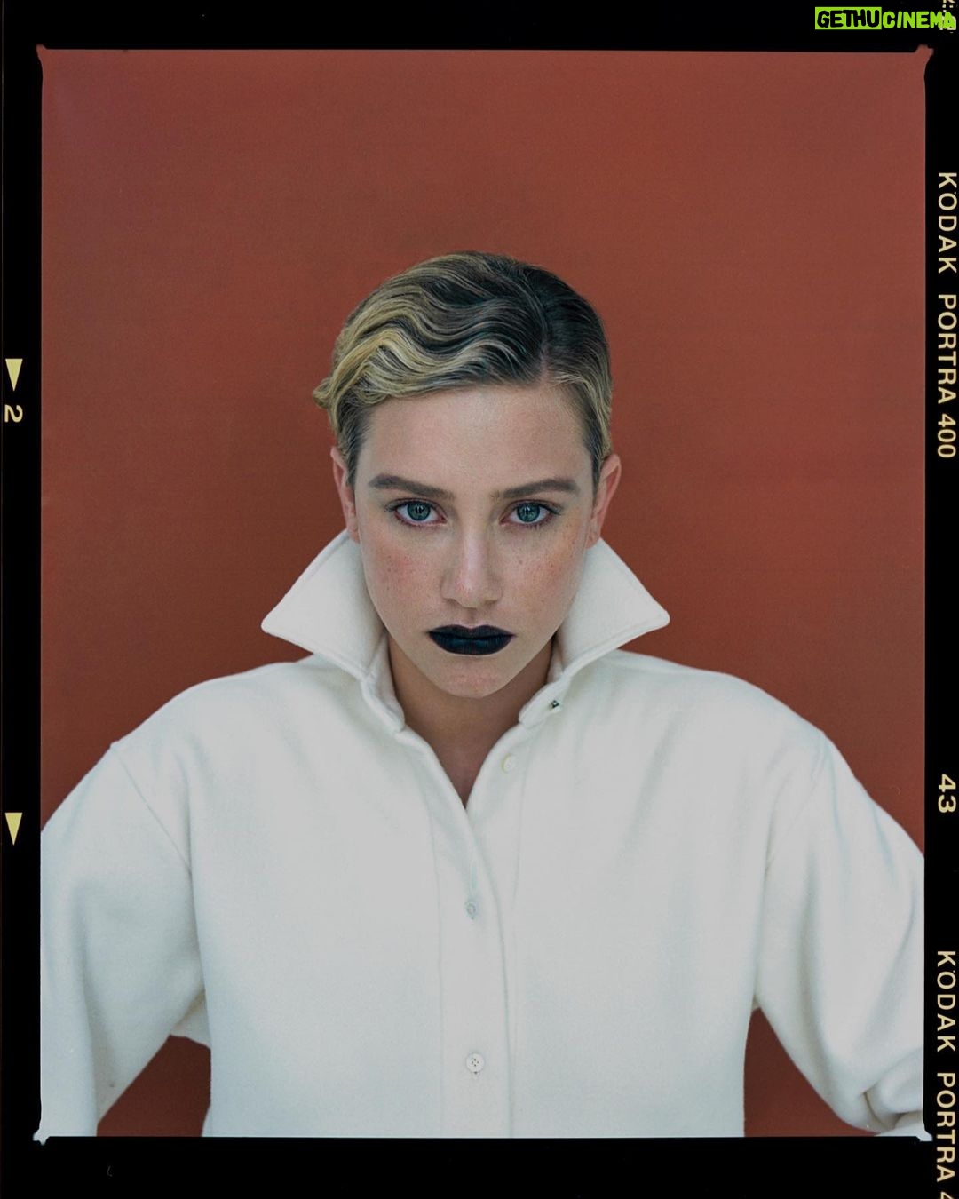 Lili Reinhart Instagram - Triiiiipppppyyyyyy 🧿