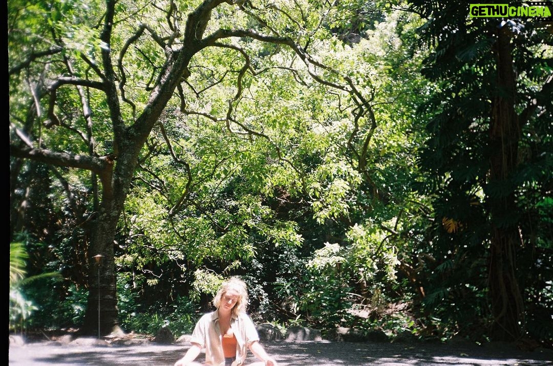 Lili Reinhart Instagram - A little stillness. Maui, Hawaii
