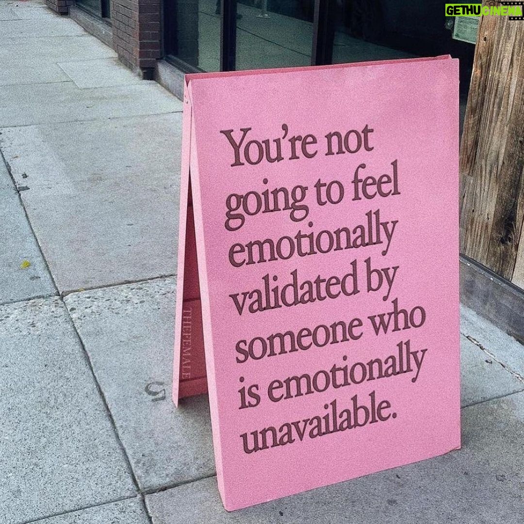 Lili Reinhart Instagram - It’s world mental health awareness day… so here are some pages that I find resourceful and encouraging, as someone who suffers from depression and anxiety.