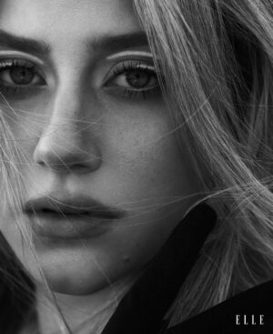 Lili Reinhart Instagram - @ellesingapore 🪐