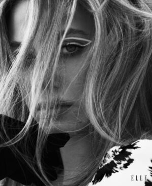 Lili Reinhart Instagram - @ellesingapore 🪐