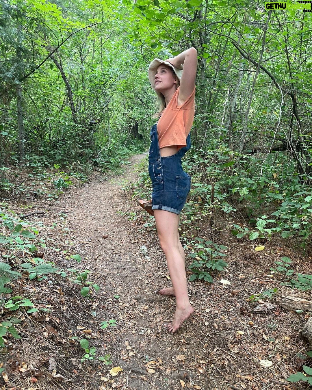Lili Reinhart Instagram - Where the fairies live. Mount Shasta, California