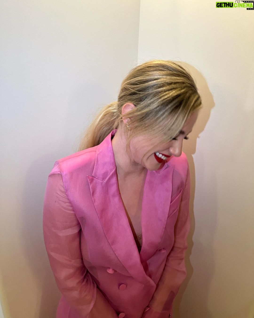 Lili Reinhart Instagram - Sending you some feminine energy 🫦