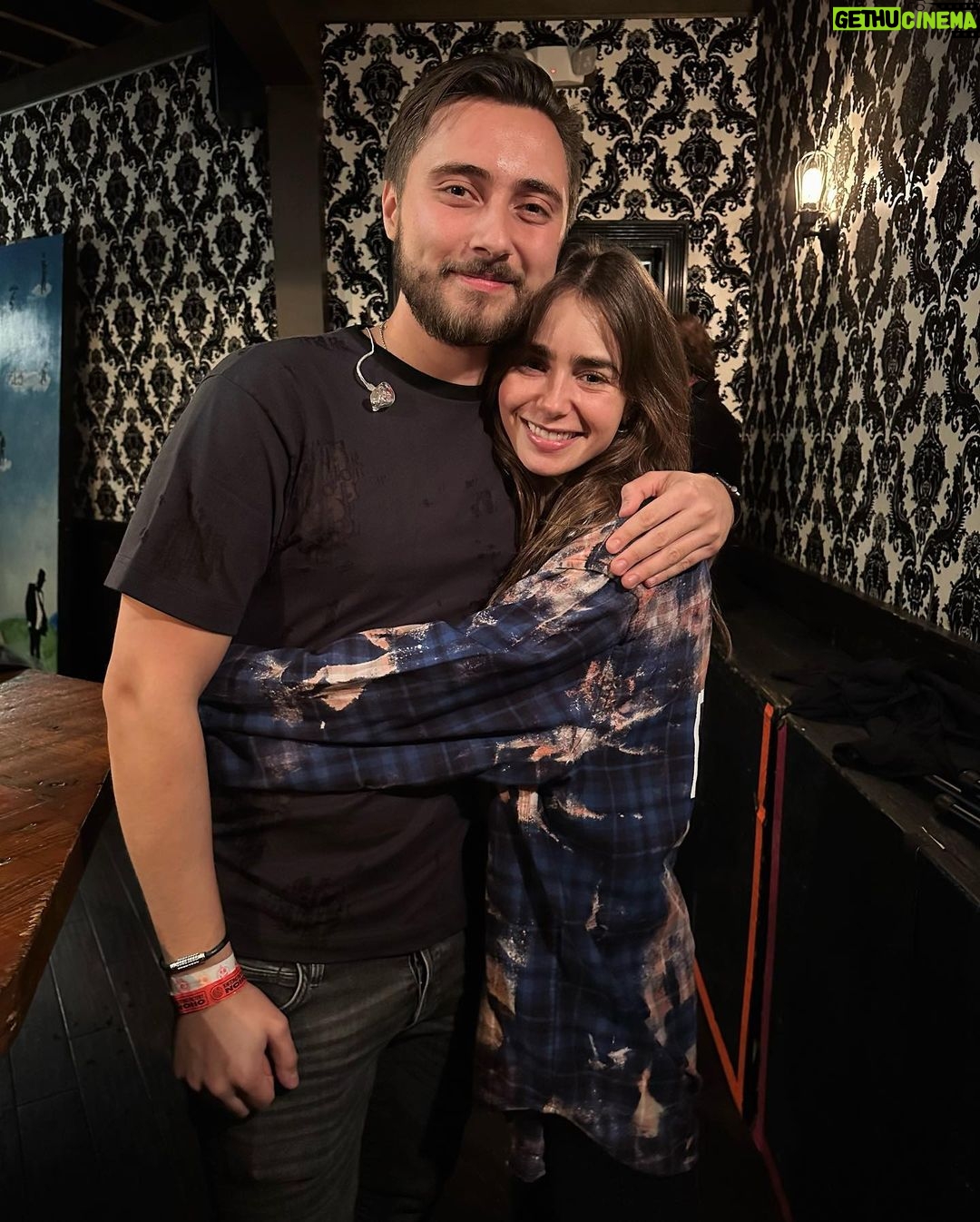 Lily Collins Instagram - Proud big sis moment. Congrats @nic_collins and @theeffectband on your debut show! Nothing made me happier than to be able to cheer you on from the audience. This is just the beginning of another incredible journey for you. Ps - I appreciate the quality swag, super comfortable and super cool…