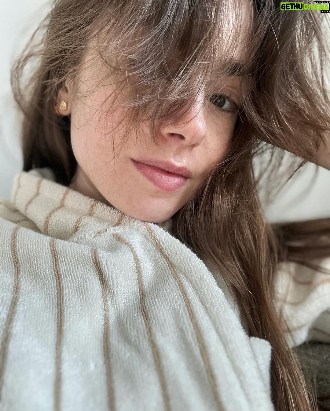Lily Collins Instagram - Holiday season down time…