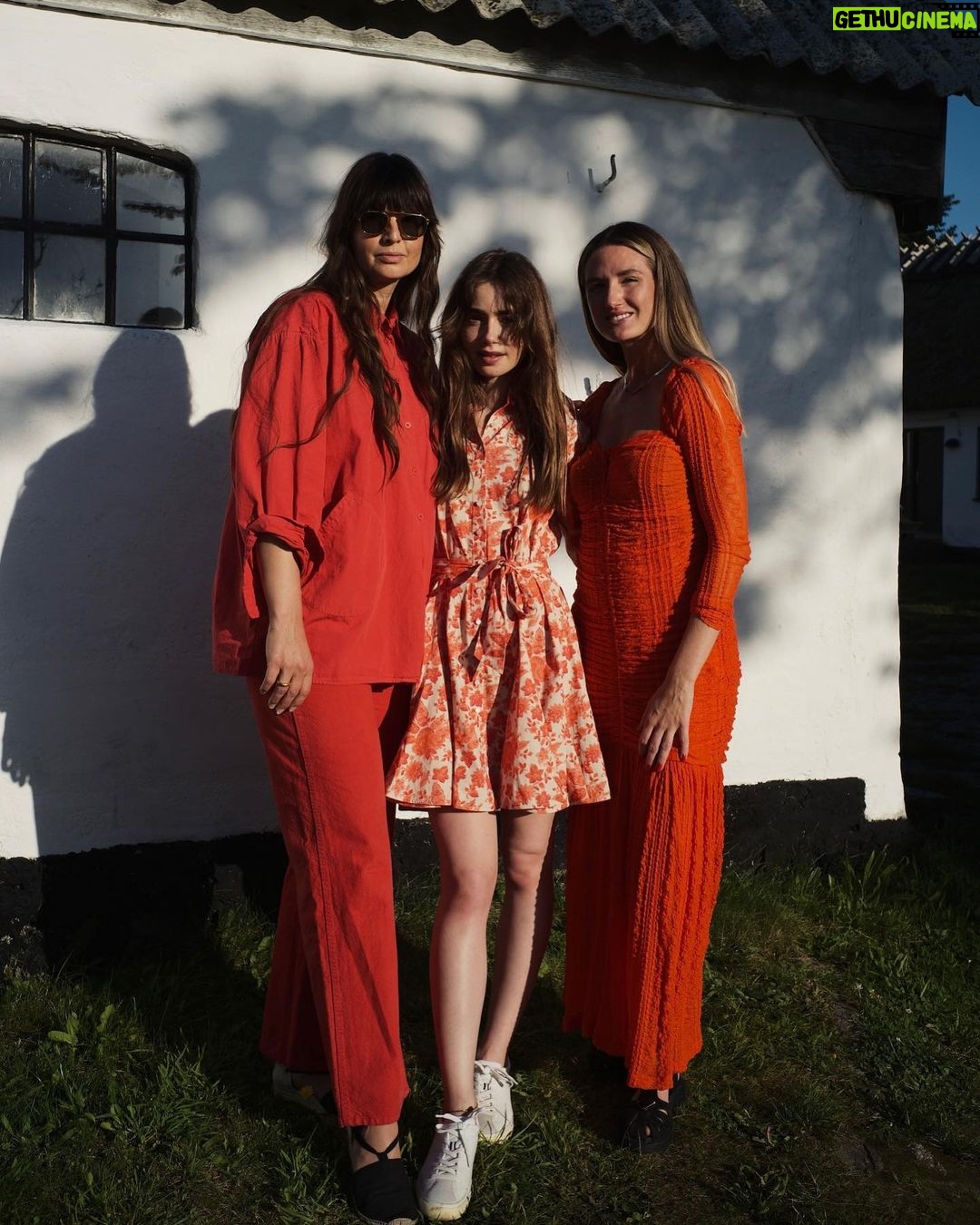Lily Collins Instagram - Closing out summer celebrating @charliemcdowell with the most gorgeous day, incredible food, and the best of company. Couldn’t think of a more special weekend at a more magical place…