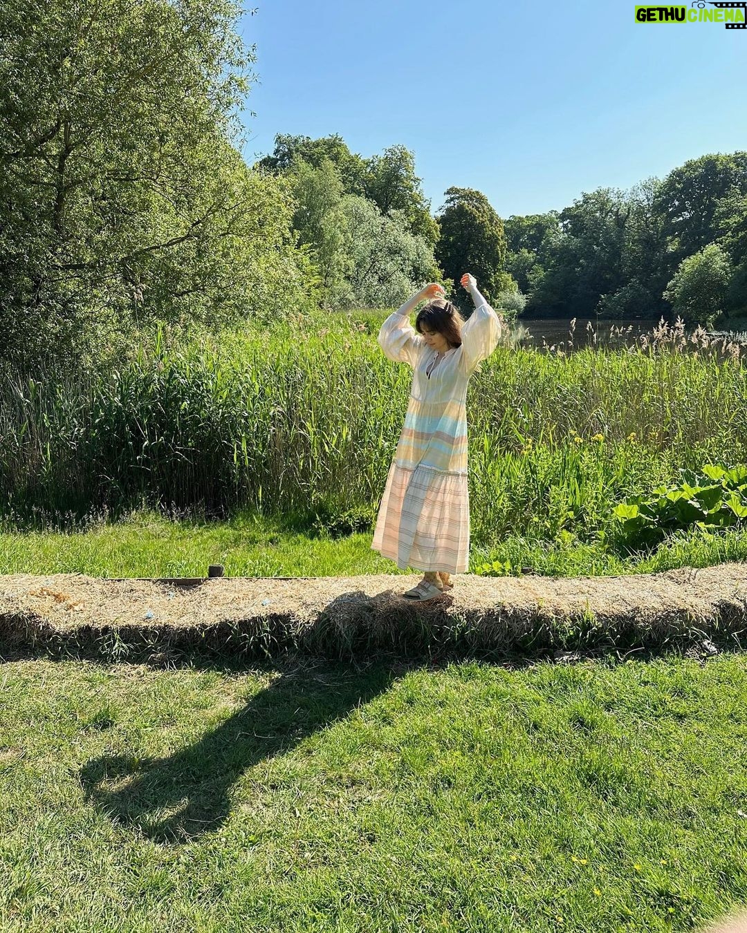 Lily Collins Instagram - Summer state of mind…