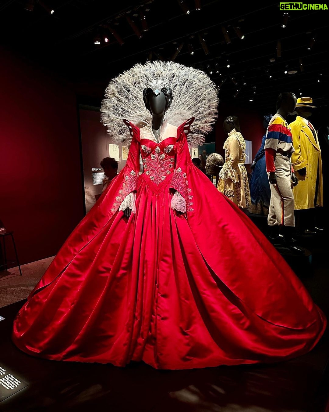 Lily Collins Instagram - So incredible to see this gown again in person at the @academymuseum — so many years after filming this scene with @juliaroberts! Forever immortalizing #EikoIshioka’s brilliant creation for #MirrorMirror, which was her last piece of work. I’ll always cherish our time spent together and feel honored to have worn her other-worldly designs… Academy Museum of Motion Pictures