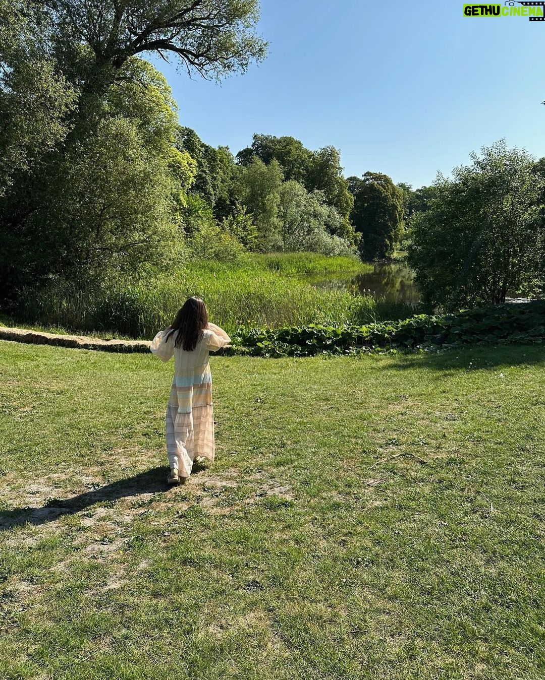 Lily Collins Instagram - Summer state of mind…