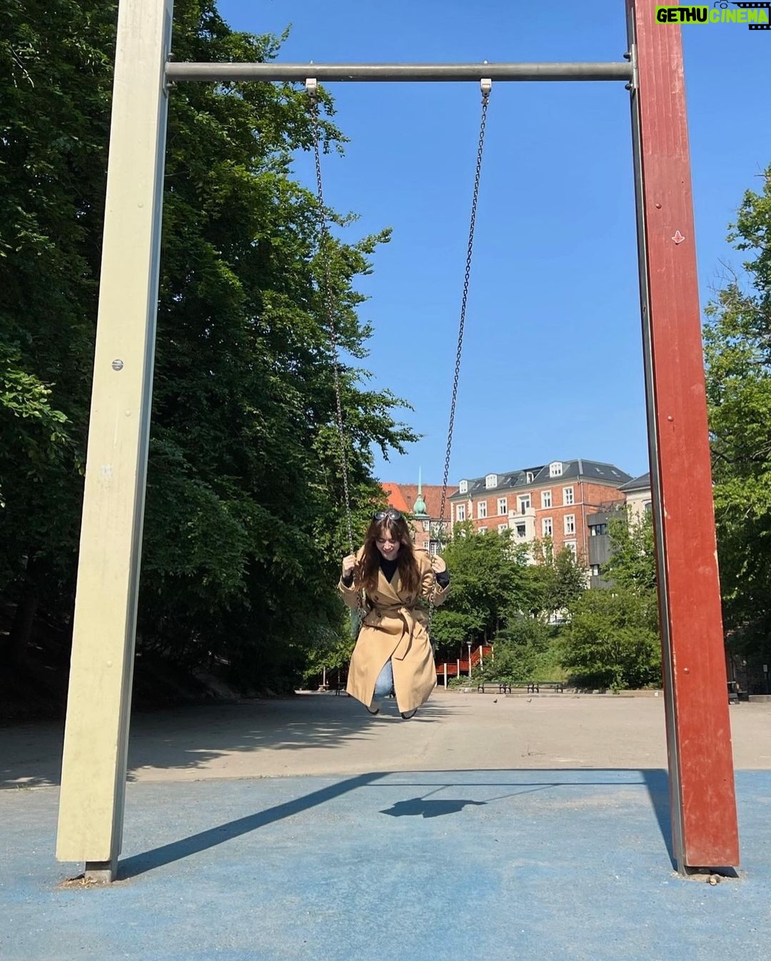 Lily Collins Instagram - Swinging into summer…