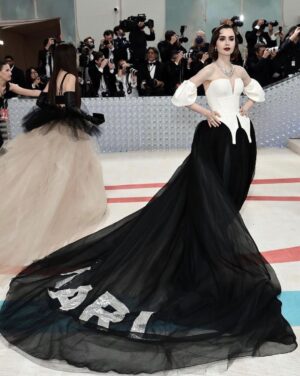 Lily Collins Instagram - In true fashion. Thank you @verawang for paying homage to the man of the evening - the late, great #KarlLagerfeld - in the most stunning of ways. I was so honored to go with you and celebrate your longtime friend in such an incredible custom design. Special thanks to my brilliant team and my @cartier family for an extraordinary night at the museum…