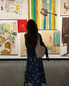 Lily Collins Instagram - Museum meandering in one of my favorite places…