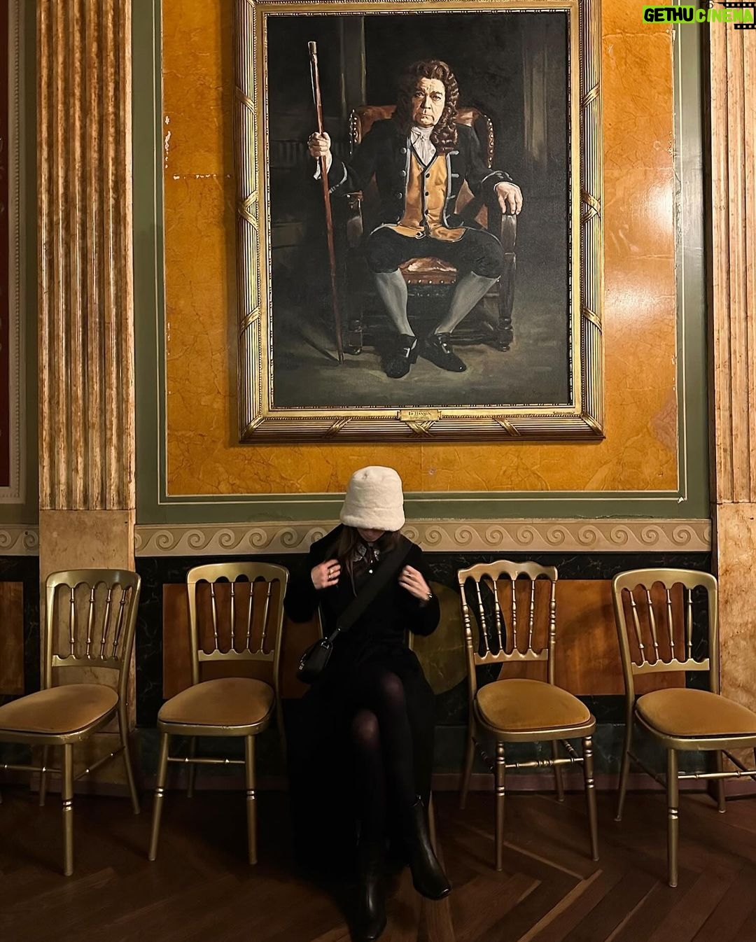 Lily Collins Instagram - A girl’s night at the opera…