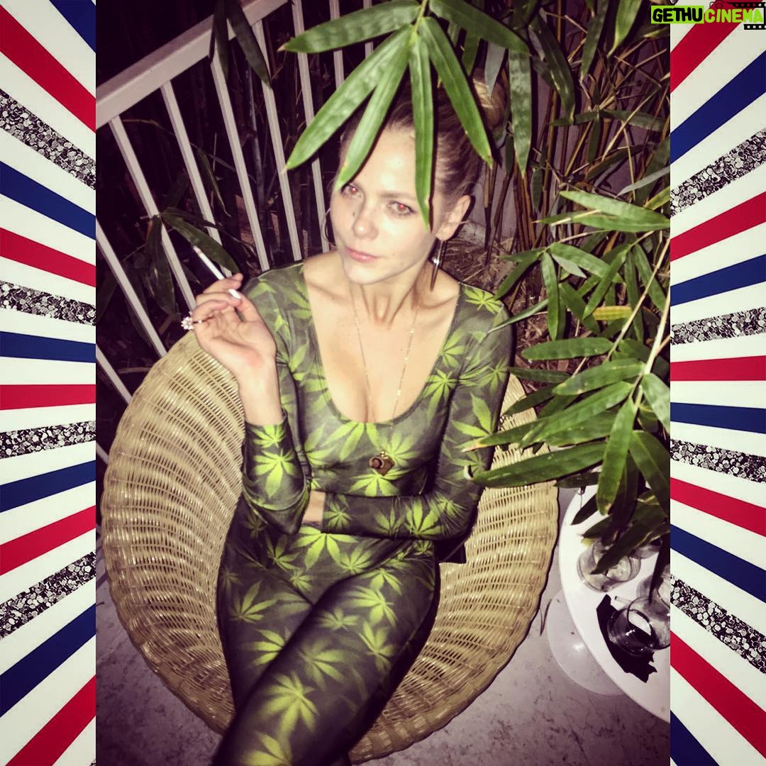 Lily Cowles Instagram - Ooh look out you rock n rollers