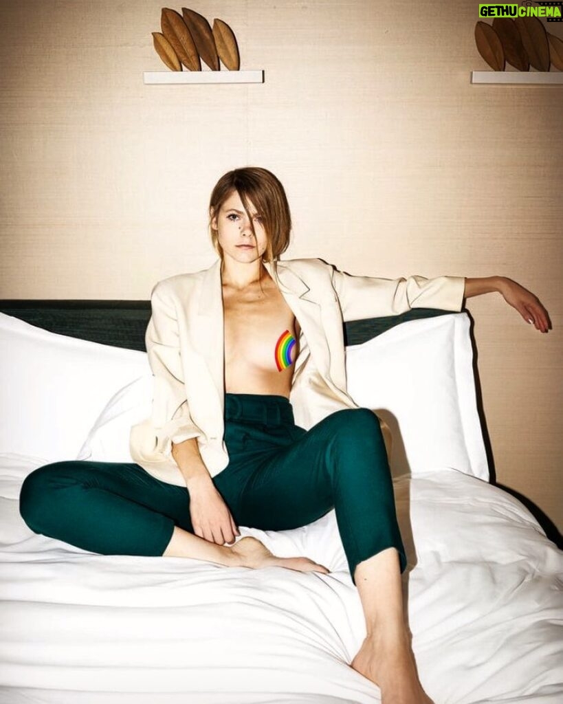 Lily Cowles Instagram - Jim Bills wishing you all a very merry LGBTQIA PRIDE ❤️🧡💛💚💙💜 #lgbtq🌈 #genderpunk #pride Park Hyatt Tokyo