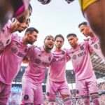 Lionel Messi Instagram - Estoy orgulloso de todo lo que el equipo logró esta temporada. Con el trabajo y el esfuerzo de todos, fuimos capaces de ganar la @leaguescup consiguiendo el primer título en la historia del @intermiamicf, llegamos a la final de la Lamar Hunt U.S. @opencup y estuvimos incluso peleando por meternos en los Playoffs de la @mls prácticamente hasta el último momento. Nos quedamos con todo lo bueno y sobre todo con las ganas de mejorar para ser aún más competitivos el próximo año. Me gustaría agradecer a toda la gente del club y de la ciudad de Miami por el apoyo que nos dan siempre. Estoy seguro que seguiremos viviendo juntos momentos increíbles como ya ocurrió en estos últimos meses. Un abrazo para todos! Miami, Florida