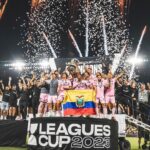 Lionel Messi Instagram - Estoy orgulloso de todo lo que el equipo logró esta temporada. Con el trabajo y el esfuerzo de todos, fuimos capaces de ganar la @leaguescup consiguiendo el primer título en la historia del @intermiamicf, llegamos a la final de la Lamar Hunt U.S. @opencup y estuvimos incluso peleando por meternos en los Playoffs de la @mls prácticamente hasta el último momento. Nos quedamos con todo lo bueno y sobre todo con las ganas de mejorar para ser aún más competitivos el próximo año. Me gustaría agradecer a toda la gente del club y de la ciudad de Miami por el apoyo que nos dan siempre. Estoy seguro que seguiremos viviendo juntos momentos increíbles como ya ocurrió en estos últimos meses. Un abrazo para todos! Miami, Florida