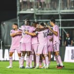 Lionel Messi Instagram - Estoy orgulloso de todo lo que el equipo logró esta temporada. Con el trabajo y el esfuerzo de todos, fuimos capaces de ganar la @leaguescup consiguiendo el primer título en la historia del @intermiamicf, llegamos a la final de la Lamar Hunt U.S. @opencup y estuvimos incluso peleando por meternos en los Playoffs de la @mls prácticamente hasta el último momento. Nos quedamos con todo lo bueno y sobre todo con las ganas de mejorar para ser aún más competitivos el próximo año. Me gustaría agradecer a toda la gente del club y de la ciudad de Miami por el apoyo que nos dan siempre. Estoy seguro que seguiremos viviendo juntos momentos increíbles como ya ocurrió en estos últimos meses. Un abrazo para todos! Miami, Florida