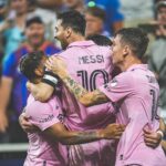 Lionel Messi Instagram - Estoy orgulloso de todo lo que el equipo logró esta temporada. Con el trabajo y el esfuerzo de todos, fuimos capaces de ganar la @leaguescup consiguiendo el primer título en la historia del @intermiamicf, llegamos a la final de la Lamar Hunt U.S. @opencup y estuvimos incluso peleando por meternos en los Playoffs de la @mls prácticamente hasta el último momento. Nos quedamos con todo lo bueno y sobre todo con las ganas de mejorar para ser aún más competitivos el próximo año. Me gustaría agradecer a toda la gente del club y de la ciudad de Miami por el apoyo que nos dan siempre. Estoy seguro que seguiremos viviendo juntos momentos increíbles como ya ocurrió en estos últimos meses. Un abrazo para todos! Miami, Florida