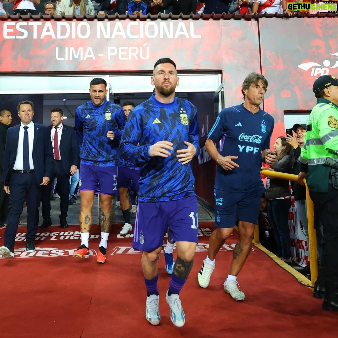 Lionel Messi Instagram - Otra victoria importante en Lima para seguir sumando juntos. Vamos!!! 🙌🇦🇷 Lima, Peru