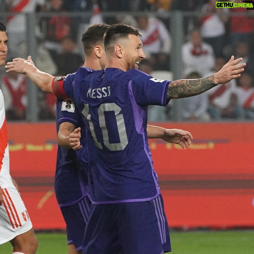 Lionel Messi Instagram - Otra victoria importante en Lima para seguir sumando juntos. Vamos!!! 🙌🇦🇷 Lima, Peru