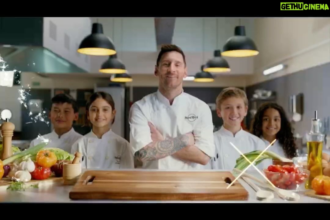 Lionel Messi Instagram - Qué orgullo poder presentar este proyecto MÁGICO para todos los niños del mundo!!! Una vez más, con la mano de Hard Rock, les presento mi nuevo Menú para niños!!!! Disponible en cualquier @hardrockcafe del mundo. La magia comienza hoy, ¡así que no te pierdas esta experiencia única llena de sorpresas #MessiKids y #TasteGreatness @OfficialHardRock @HardRockHotels What great pride it is to be able to present this MAGICAL project for all the children from around the world!!! Once again, in collaboration with Hard Rock, I present my new Kids Menu!!! Available at any @hardrockcafe in the world. The magic starts today, so don’t miss out on this unique experience filled with surprises #MessiKids and #TasteGreatness @OfficialHardRock @HardRockHotels