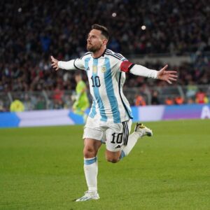 Lionel Messi Instagram - Un triunfo muy valioso para comenzar este nuevo camino! Gracias a todos por el apoyo una vez más!!! 👏👏 #VamosArgentina