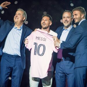 Lionel Messi Instagram - Quiero darles las gracias a todos por lo de ayer! La lluvia hizo que fuera diferente a como estaba planeado pero así y todo fue hermoso.

Gracias a todos los que vinieron, muchas gracias por todo el cariño y también a los artistas que estuvieron y, a pesar de las condiciones, cantaron espectacular.

Nos vemos el viernes otra vez… 😉👍