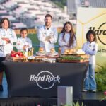 Lionel Messi Instagram - Qué orgullo poder presentar este proyecto MÁGICO para todos los niños del mundo!!! Una vez más, con la mano de Hard Rock, les presento mi nuevo Menú para niños!!!! Disponible en cualquier @hardrockcafe del mundo. La magia comienza hoy, ¡así que no te pierdas esta experiencia única llena de sorpresas #MessiKids y #TasteGreatness @OfficialHardRock @HardRockHotels What great pride it is to be able to present this MAGICAL project for all the children from around the world!!! Once again, in collaboration with Hard Rock, I present my new Kids Menu!!! Available at any @hardrockcafe in the world. The magic starts today, so don’t miss out on this unique experience filled with surprises #MessiKids and #TasteGreatness @OfficialHardRock @HardRockHotels