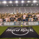 Lionel Messi Instagram - Qué orgullo poder presentar este proyecto MÁGICO para todos los niños del mundo!!! Una vez más, con la mano de Hard Rock, les presento mi nuevo Menú para niños!!!! Disponible en cualquier @hardrockcafe del mundo. La magia comienza hoy, ¡así que no te pierdas esta experiencia única llena de sorpresas #MessiKids y #TasteGreatness @OfficialHardRock @HardRockHotels What great pride it is to be able to present this MAGICAL project for all the children from around the world!!! Once again, in collaboration with Hard Rock, I present my new Kids Menu!!! Available at any @hardrockcafe in the world. The magic starts today, so don’t miss out on this unique experience filled with surprises #MessiKids and #TasteGreatness @OfficialHardRock @HardRockHotels