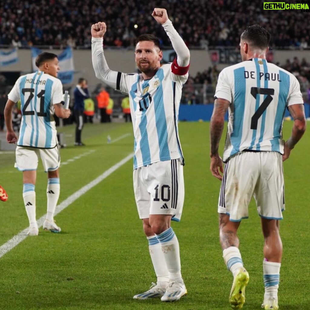 Lionel Messi Instagram - Un triunfo muy valioso para comenzar este nuevo camino! Gracias a todos por el apoyo una vez más!!! 👏👏 #VamosArgentina