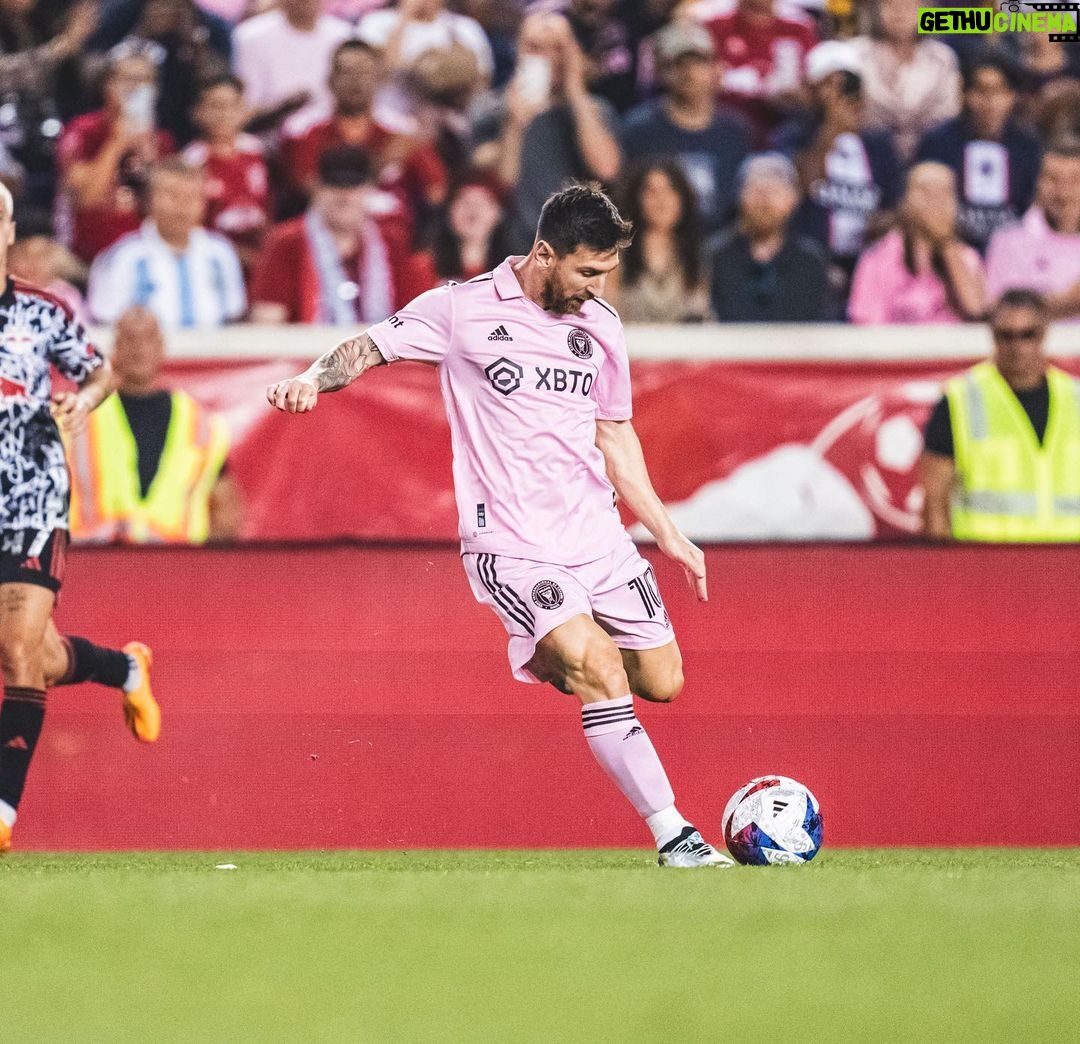 Lionel Messi Instagram - Buen triunfo en nuestro regreso a la @mls! Gracias NY.