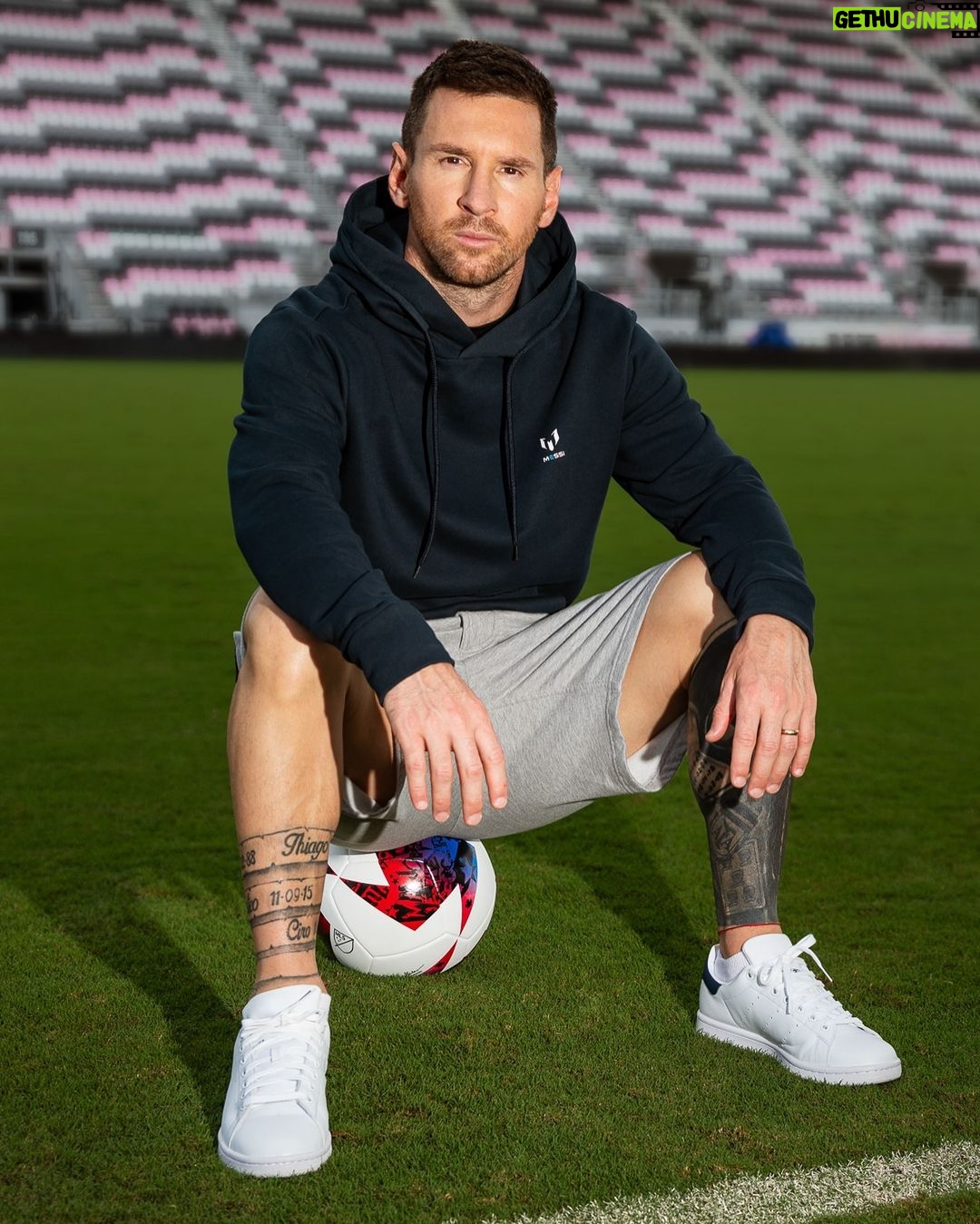 Lionel Messi Instagram - The Messi Store is closing out 2023 strong. 🏆 Find this seasons most unique and stylish items that are perfect for your family, friends and of course YOU! Hurry over to @themessistore and take advantage of major deals before the New Year. The Messi Store cierra el 2023 con fuerza. 🏆 ¡Encontrá los artĂculos más exclusivos y elegantes de esta temporada perfectos para tu familia, amigos y por supuesto para VOS! Entrá ya en The Messi Store y aprovechá las mejores ofertas antes del Año Nuevo.