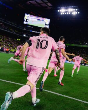 Lionel Messi Instagram - Una noche inolvidable… 💫 @leaguescup