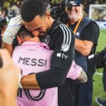 Lionel Messi Instagram - CAMPEONESSS!!! 🏆 Muy felices de conseguir el primer título de la historia de este club. El trabajo y compromiso de todos lo hizo posible. Ojalá esto solo sea el principio... Vamos @intermiamicf!!!! 💪💗🖤 Nashville, Tennessee