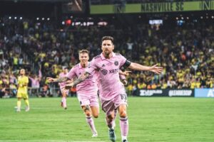 Lionel Messi Instagram - CAMPEONESSS!!! 🏆 Muy felices de conseguir el primer título de la historia de este club. El trabajo y compromiso de todos lo hizo posible. Ojalá esto solo sea el principio... Vamos @intermiamicf!!!! 💪💗🖤