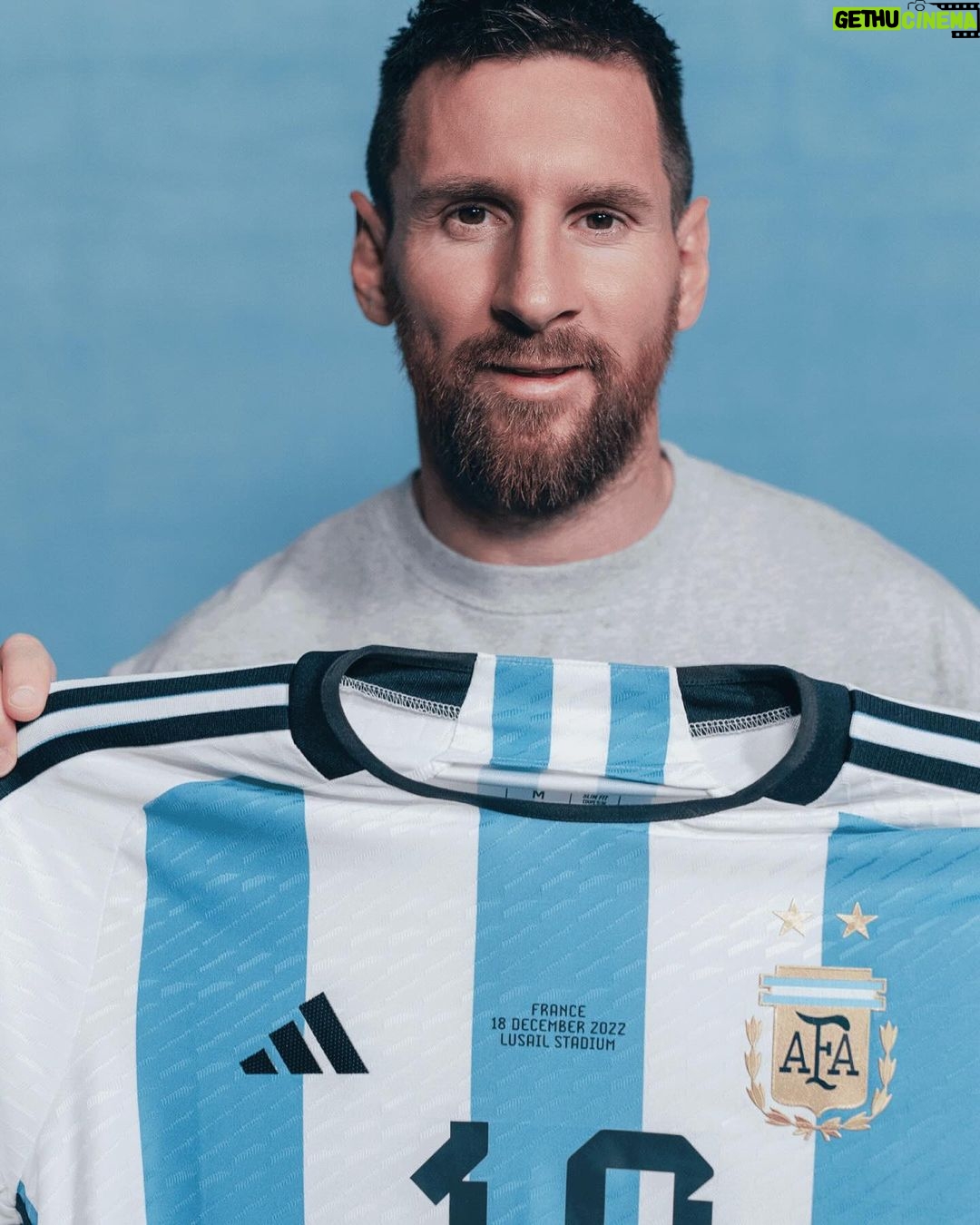 Lionel Messi Instagram - Six World Cup shirts. One auction. Today, my friends at @acmomento are announcing an auction at @sothebys for six shirts I wore during the World Cup in Qatar, including my shirt from the Final. Place your bids online at Sotheby's from 30 November - 14 December. A portion of the proceeds from the auction will be donated to UNICAS Project, led by Sant Joan de Déu (SJD) Barcelona Children’s Hospital to meet the needs of children suffering from rare diseases. Hoy, mis amigos de @acmomento anunciarán en @sothebys la subasta de las seis camisetas que usé durante el Mundial en Qatar, incluida mi camiseta de la final. Pueden ofertar en la web de Sotheby's del 30 de noviembre al 14 de diciembre. Una parte de la recaudación de la subasta se donará al Proyecto UNICAS, liderado por el Hospital Infantil Sant Joan de Déu (SJD) de Barcelona para cubrir las necesidades de niños que padecen enfermedades raras.
