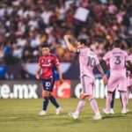 Lionel Messi Instagram - Peleamos hasta el último momento y al final conseguimos otro triunfo!! Un pasito más… 😃🙌🏼 Gracias a toda la gente de Dallas por el cariño. Toyota Stadium