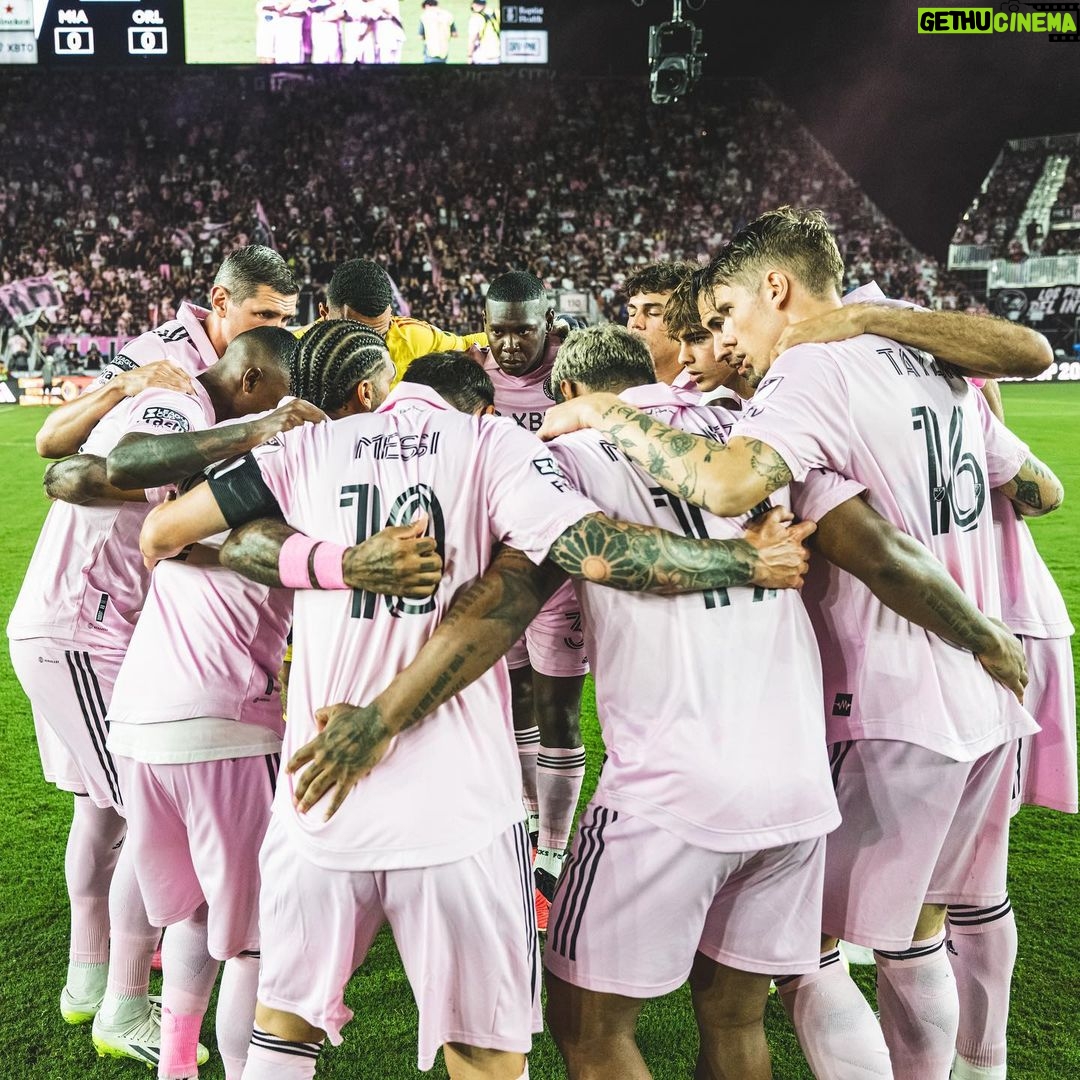 Lionel Messi Instagram - Gran partido de todos, muy felices por la victoria!!! Buenas noches, Miami!!! 😉👍 DRV PNK Stadium