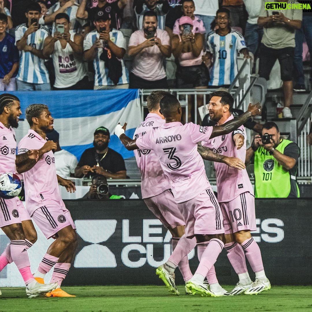 Lionel Messi Instagram - Gran partido de todos, muy felices por la victoria!!! Buenas noches, Miami!!! 😉👍 DRV PNK Stadium