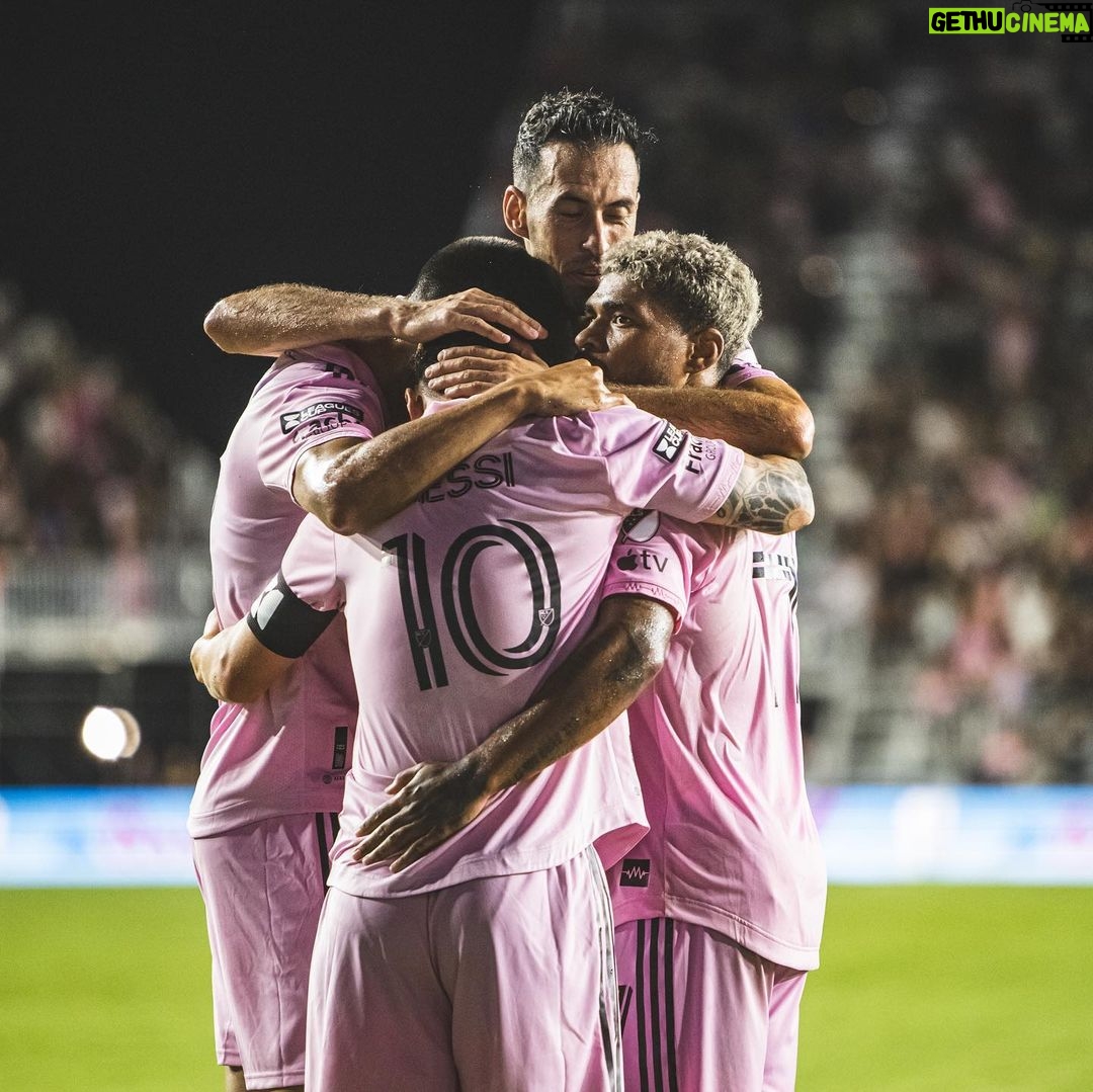 Lionel Messi Instagram - Gran partido de todos, muy felices por la victoria!!! Buenas noches, Miami!!! 😉👍 DRV PNK Stadium