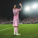 Lionel Messi Instagram - VAMOSSSS!!! Era muy importante empezar esta @leaguescup con una victoria para nosotros y también para toda nuestra gente. Seguimos… 👍😉 DRV PNK Stadium