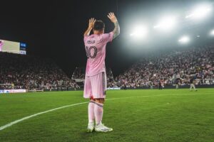 Lionel Messi Instagram - VAMOSSSS!!! Era muy importante empezar esta @leaguescup con una victoria para nosotros y también para toda nuestra gente. Seguimos… 👍😉
