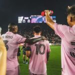 Lionel Messi Instagram - VAMOSSSS!!! Era muy importante empezar esta @leaguescup con una victoria para nosotros y también para toda nuestra gente. Seguimos… 👍😉 DRV PNK Stadium
