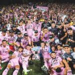 Lionel Messi Instagram - Estoy orgulloso de todo lo que el equipo logró esta temporada. Con el trabajo y el esfuerzo de todos, fuimos capaces de ganar la @leaguescup consiguiendo el primer título en la historia del @intermiamicf, llegamos a la final de la Lamar Hunt U.S. @opencup y estuvimos incluso peleando por meternos en los Playoffs de la @mls prácticamente hasta el último momento. Nos quedamos con todo lo bueno y sobre todo con las ganas de mejorar para ser aún más competitivos el próximo año. Me gustaría agradecer a toda la gente del club y de la ciudad de Miami por el apoyo que nos dan siempre. Estoy seguro que seguiremos viviendo juntos momentos increíbles como ya ocurrió en estos últimos meses. Un abrazo para todos! Miami, Florida