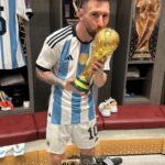 Lionel Messi Instagram - 1 año de la locura más hermosa de mi carrera… Recuerdos inolvidables que quedarán para toda la vida. Feliz aniversario para todos!!! 🇦🇷🏆🙌 Argentina