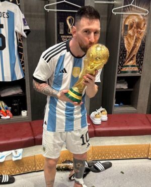 Lionel Messi Instagram - 1 año de la locura más hermosa de mi carrera…

Recuerdos inolvidables que quedarán para toda la vida. 

Feliz aniversario para todos!!! 🇦🇷🏆🙌