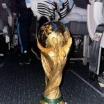 Lionel Messi Instagram - 1 año de la locura más hermosa de mi carrera… Recuerdos inolvidables que quedarán para toda la vida. Feliz aniversario para todos!!! 🇦🇷🏆🙌 Argentina