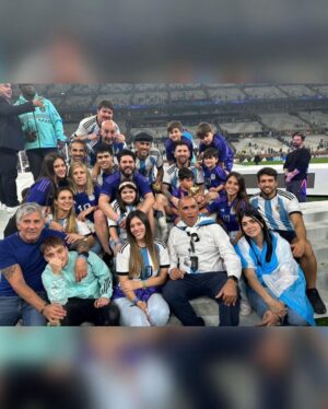 Lionel Messi Instagram - 1 año de la locura más hermosa de mi carrera…

Recuerdos inolvidables que quedarán para toda la vida. 

Feliz aniversario para todos!!! 🇦🇷🏆🙌